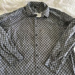 Murano button up